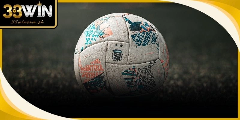 Người chơi sử dụng máy tính để nghiên cứu phong độ thi đấu của đội bóng