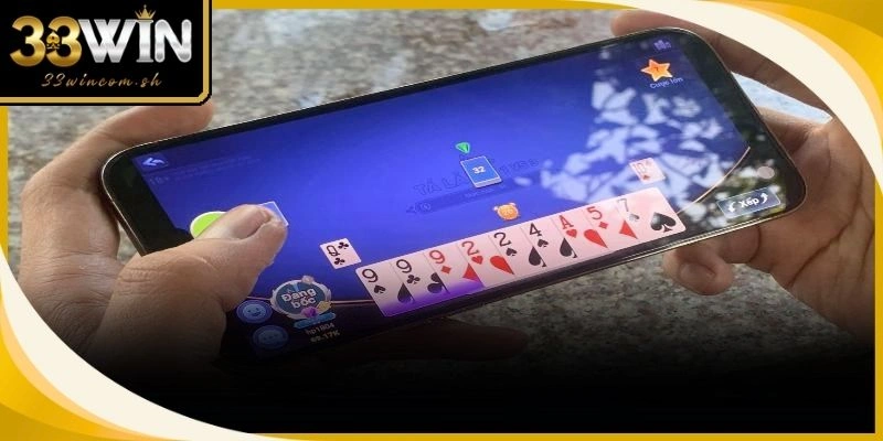 Giao diện phòng đấu mô phỏng hoàn hảo phong cách sòng bài hoàng gia